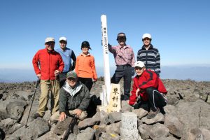 若い人が使ってもおかしくない 登山用のトレッキングポールを街歩きに使っていいでしょ 杖 ステッキ なんでも情報館