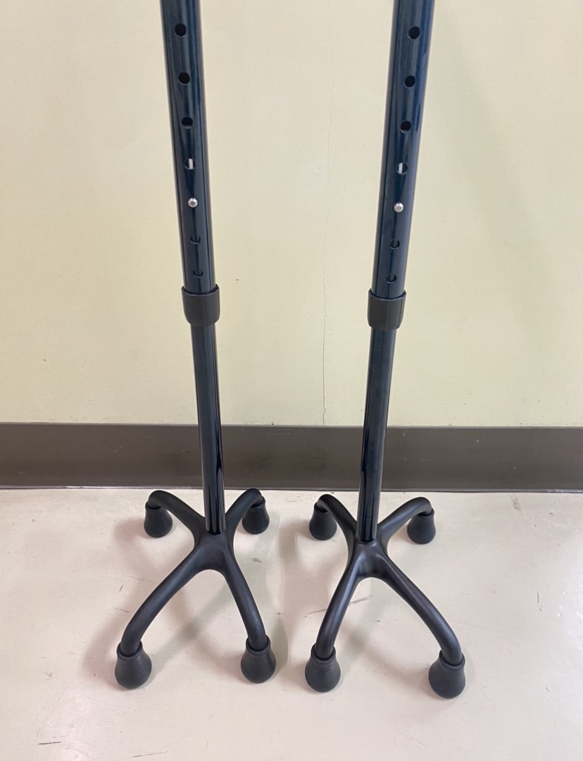 新品同様◆2本セット左右◆SHIMA島製作所カーボン4点杖◆軽量タイプ 島製作所 カーボン四点可動式 スモールタイプ 4点杖 非課税 74MC